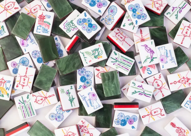Miss Classic: Mahjong Tile Set Malachite in green and red by Miss Mahjong