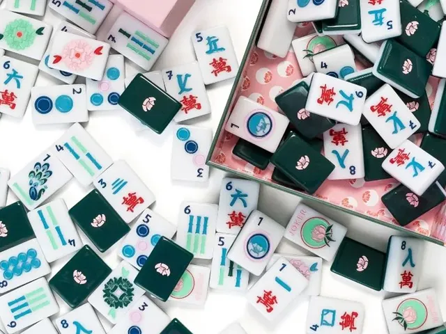 The Mahjong House Tiles Set - Green in green